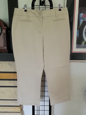 New York & Company Capri Pants 12 Cream/Tan